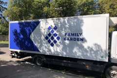 поклейка реклами на фуру для Family Garden 