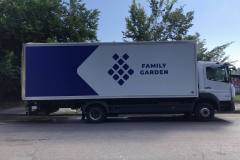 поклейка реклами на фуру для Family Garden 