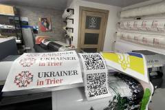 магінтіти на авто для Ukrainer in Trier герб і QR
