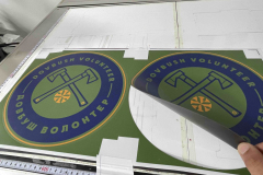 круглі магніти лого Довбуш волонтер , порізка 
