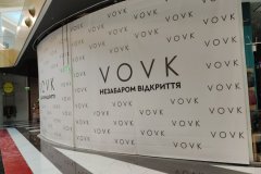 монтаж банерів в ТРЦ Blockbuster для компанії VOVK незабаром відкриття