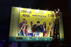 монтаж банера з вишкою, на фасад будинку для секонд хенд EURO STYLE SHOP