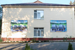 монтаж банерів, на фасад військової частини 
